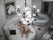 漂亮长发美少妇和情人领导高级酒店私会,刚洗完澡美女突然头疼要休息,男的忍不住挑逗后美女主动女上位啪啪!