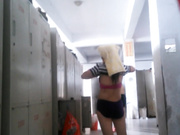 碉堡了技术大神乔装打扮男扮女闯入工厂女职工浴室偷录洗完澡穿衣服的妹子对着美丽雪白胴体打飞机1080P高清