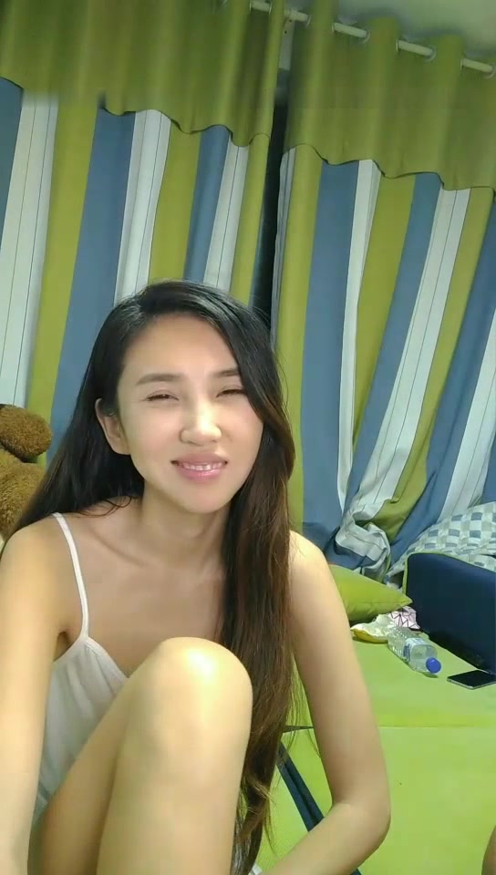 颜值不错苗条妹子和眼镜胖男互玩 口交跳蛋震动逼逼抬腿大力抽插非常诱人