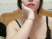 红唇骚女【金牌小可】和链子小哥双人啪啪，情趣装黑丝口交足交上位骑乘，性感大屁股大力撞击