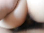 女友白皙漂亮的大学女闺蜜和我们一起合租房子,趁女友上班不在把她按倒,没想到不反抗还主动脱衣啪啪,逼毛真旺!