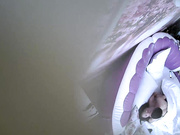 主题房睡醒小青年抽根烟就要啪啪啪女友小伙子这体位玩的刺激啊妹子终于忍不住发出了呻吟声超清原版