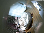 高颜值美女酒店被性欲旺盛的男友用手疯狂扣插嫩穴后猛烈爆操,美女搞的太痛不让操了,只能口爆