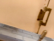 【贼有意思】厕所偷窥直接把手机伸进去拍脸，各路美女反应笑死娃了，干嘛，别闹，谁呀,走开，别拍了！