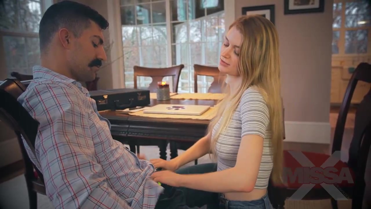 中文字幕 好淫荡的高挑性感美女渴望被大鸡巴操 终于如愿以偿竟然现场直播搞穴给朋友看刺激性奋啊