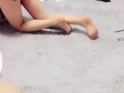 最新推特网红『亲嫂子』俩宝贝的嫂子穿肉丝无内红色高跟鞋舔J8后入在出租屋偷情做爱 撞击S丰臀 高清720P版