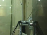 美妖TS陈梓琳 宾馆伺候奴，主人对你好不好，好。往菊花穴里注水喂奴喝灌肠水，喝完继续舔妈妈的鸡巴，爽！