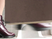 最新流出某高校女卫系列2多视角偷拍年轻漂亮学生妹方便一个一个的雪白大屁股对着你哗哗尿尿