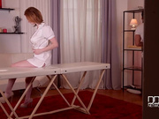 漂亮的闺蜜上门抚摸揉捏男友看的情欲狂涨挡不住鸡巴硬也加入进去插入逼穴玩弄肉肉双飞享受嗨翻啊1080P高清