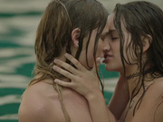 Vixen - 性感嫩模就喜欢在别人面前舔干爹的肉棒