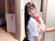 知名漫展巨乳Cos『小尤奈』自拍流出 清纯学生妹制服在家骚气用假屌自慰 奶大逼粉实属尤物