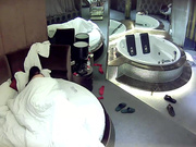 情趣酒店水滴摄像头偷拍秃顶中年男和情人啪啪没控制住内射了被脚踹对白清晰