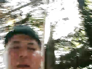 勾引两年轻力壮的小伙到荒废的大棚4P野战