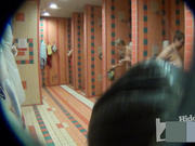 【經典盜攝】西洋公共浴室拍攝到的各式美女少婦沐浴更衣 形態各異苗條身材堅挺美乳看得讓人欲火焚身（第一部）原版高清