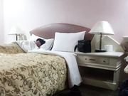 獨家推薦 猥瑣四眼仔周末假期酒店約啪職業院校兼職學妹 吹簫69騎乘嘗試各種姿勢肏得她直捂嘴 國語720P高清