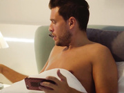 Stella Cox和Sicilia Big Tits英国荡妇铁杆自制三人组