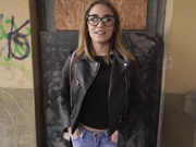 健身模特在地下室里被草了因为她得到了高潮抽插