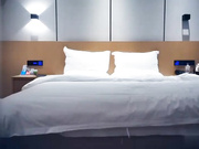 全国探花白衣丰满妹子骑在身上调情摸奶口交