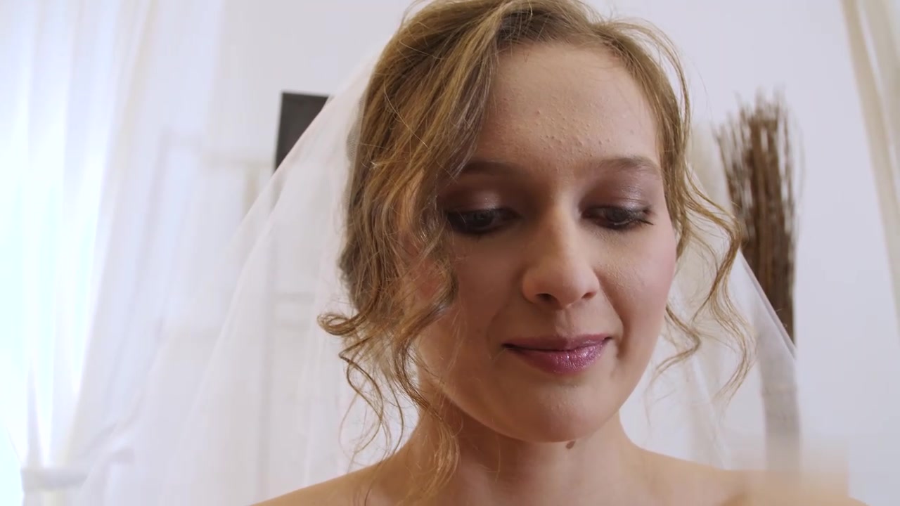 『中文字幕』结婚中被欠债人要债身体偿还